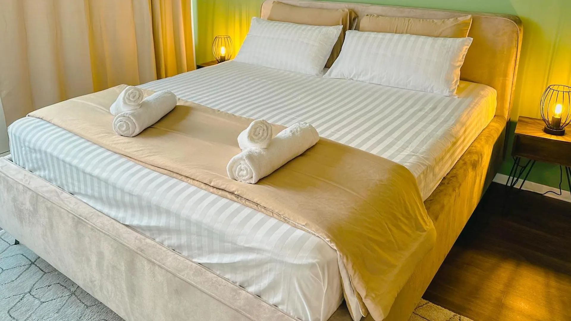 Cosy 4 Room Apartment With Free Parking, Balcony And Workspace Oberschleissheim Germany