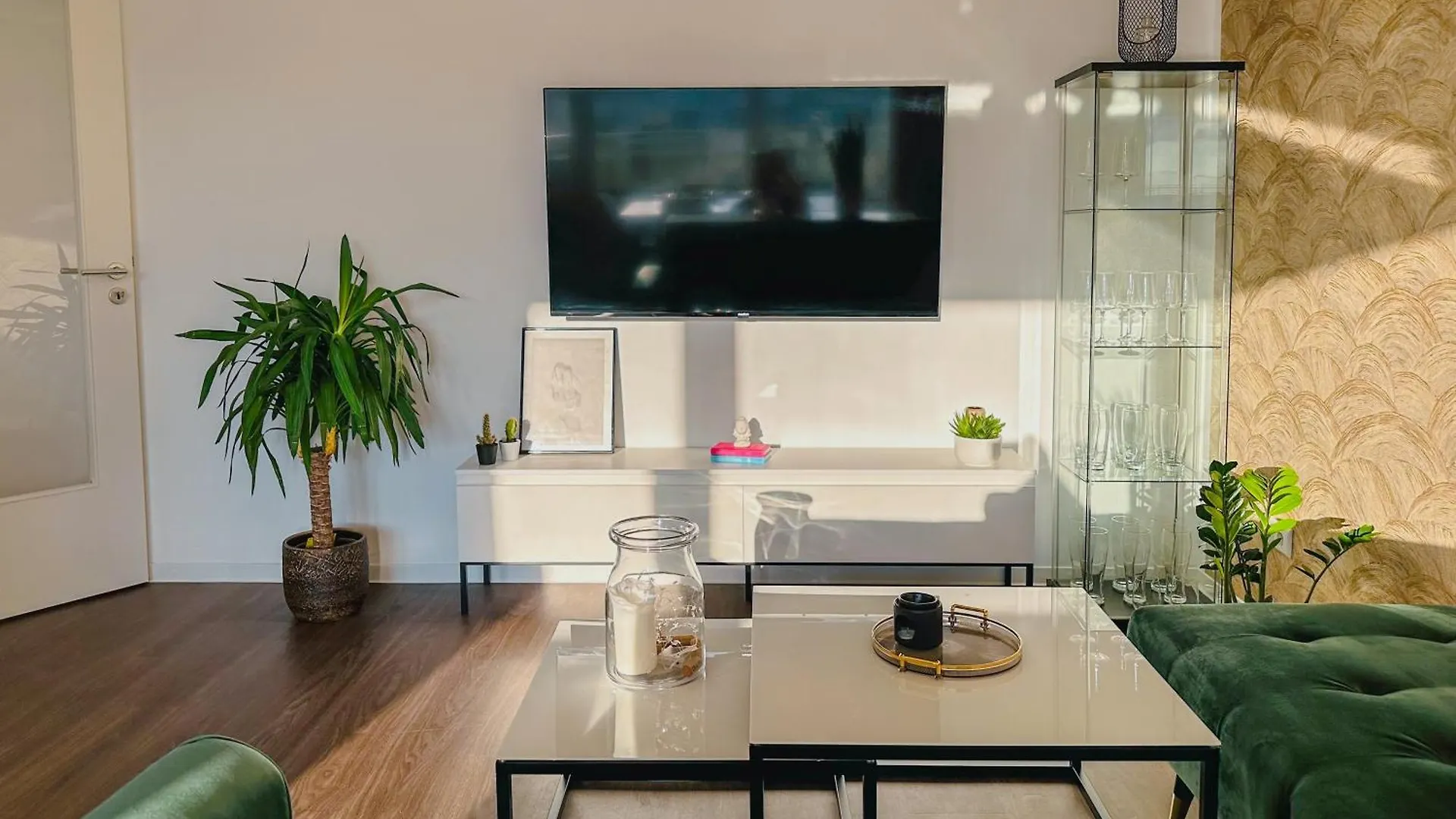 Cosy 4 Room Apartment With Free Parking, Balcony And Workspace contacts