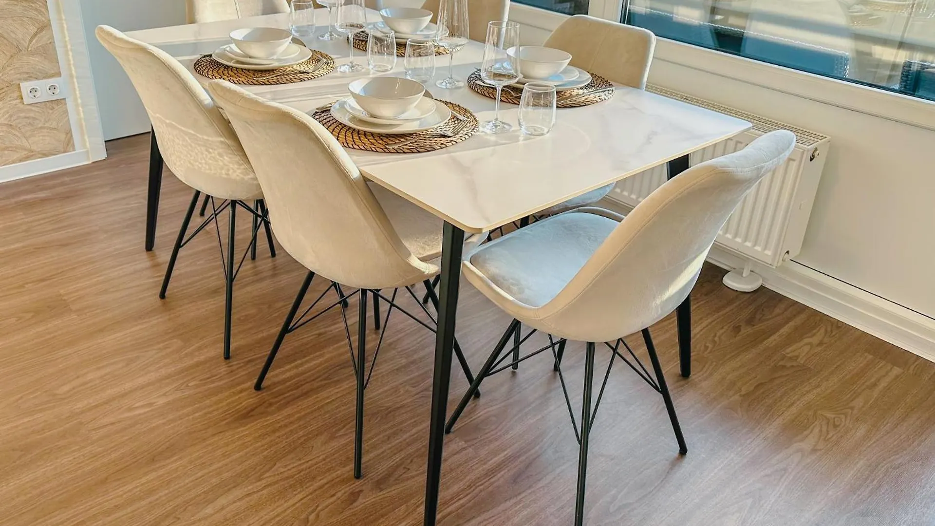Cosy 4 Room Apartment With Free Parking, Balcony And Workspace Oberschleissheim Germany