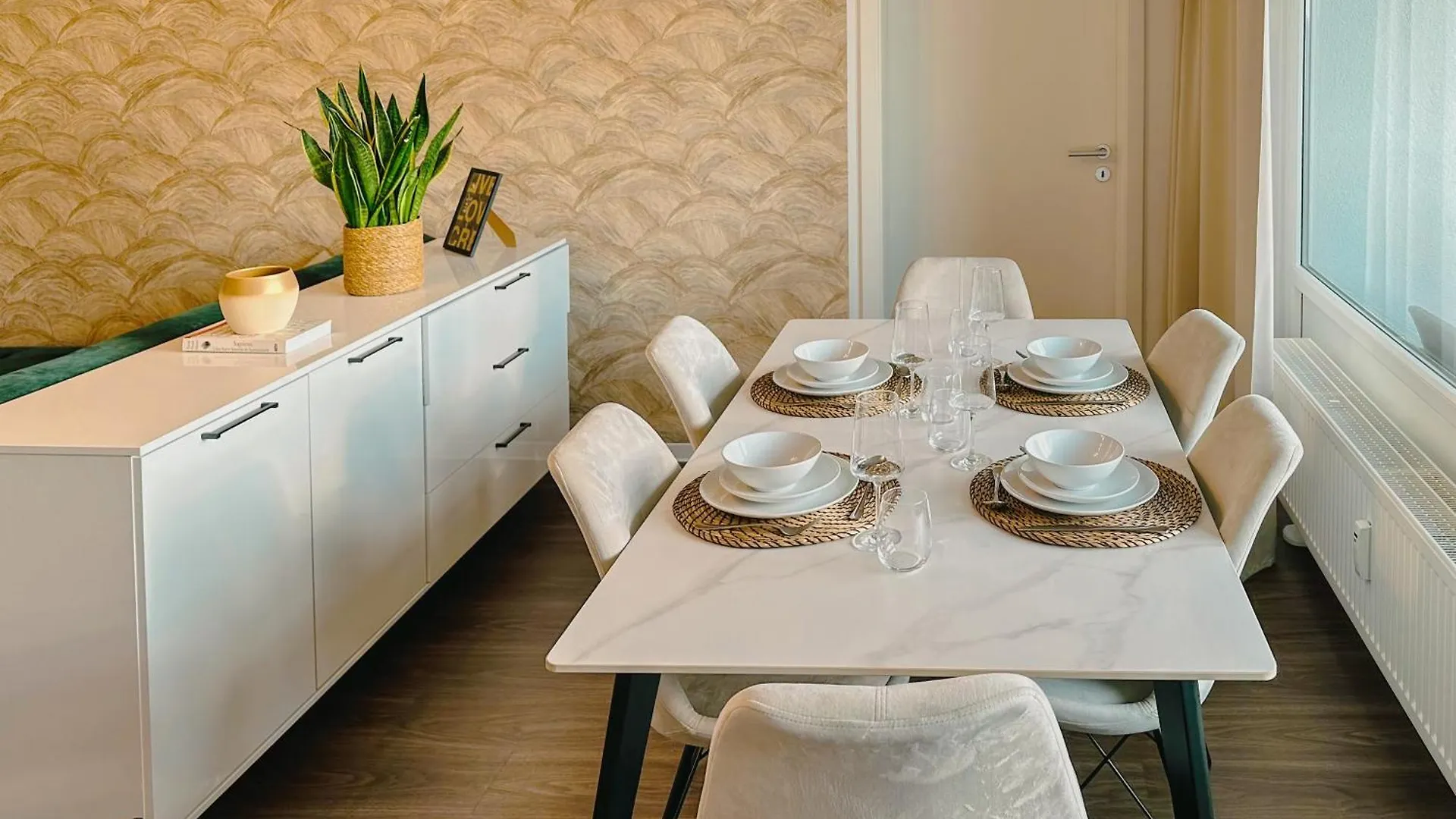Cosy 4 Room Apartment With Free Parking, Balcony And Workspace Oberschleissheim 0*,  Germany