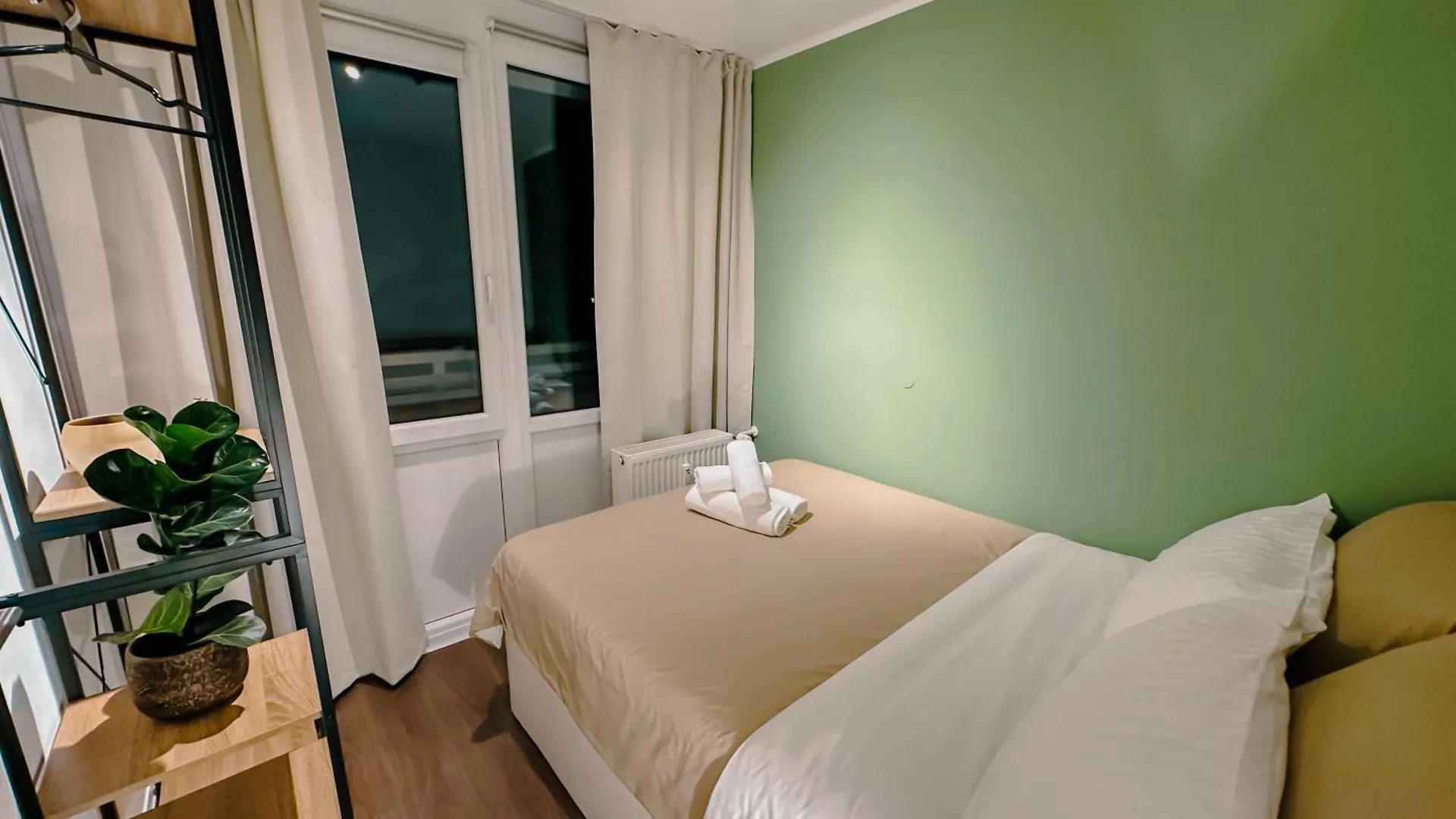 Cosy 4 Room Apartment With Free Parking, Balcony And Workspace Oberschleissheim