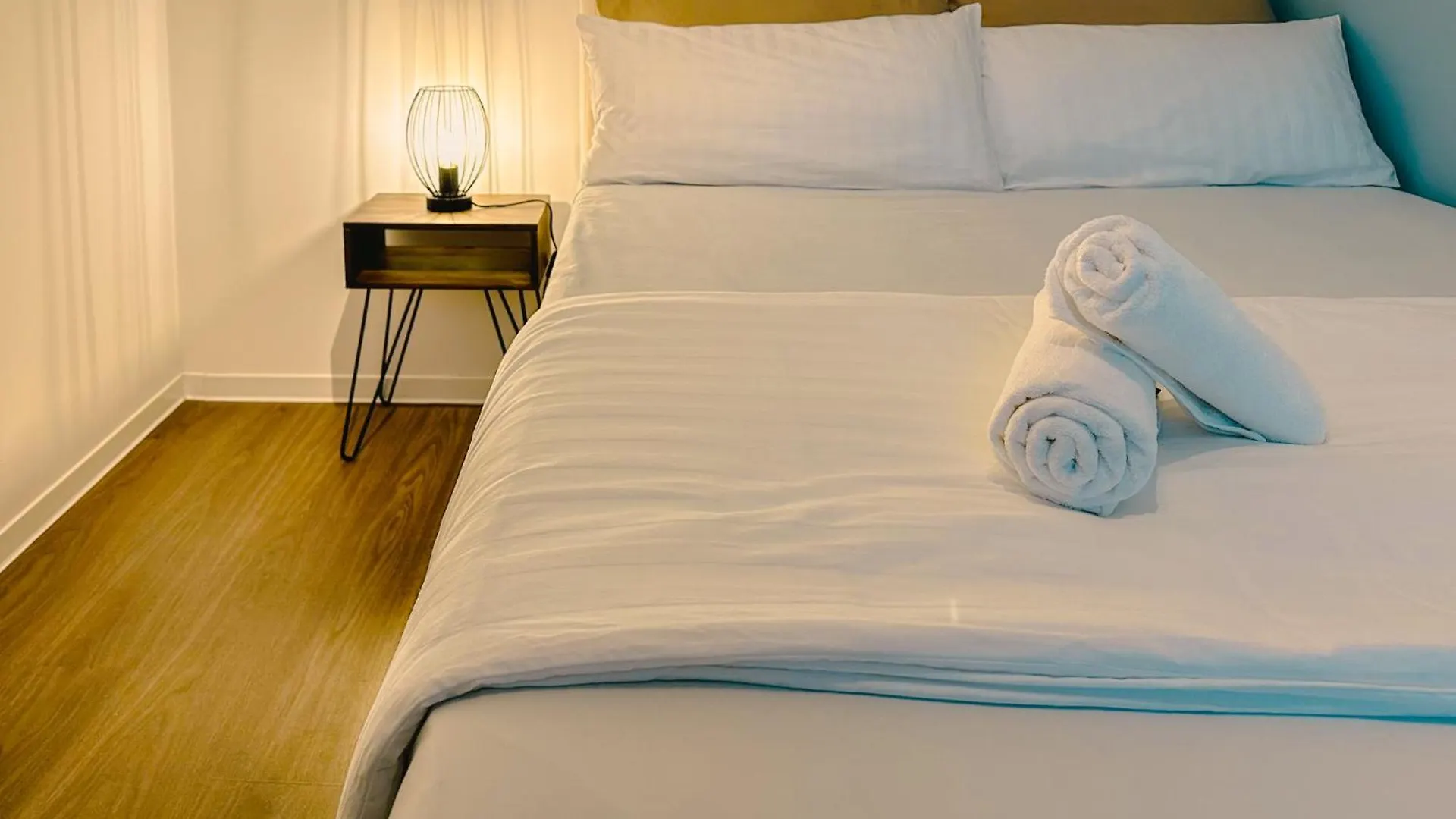 Cosy 4 Room Apartment With Free Parking, Balcony And Workspace Oberschleissheim 0*,