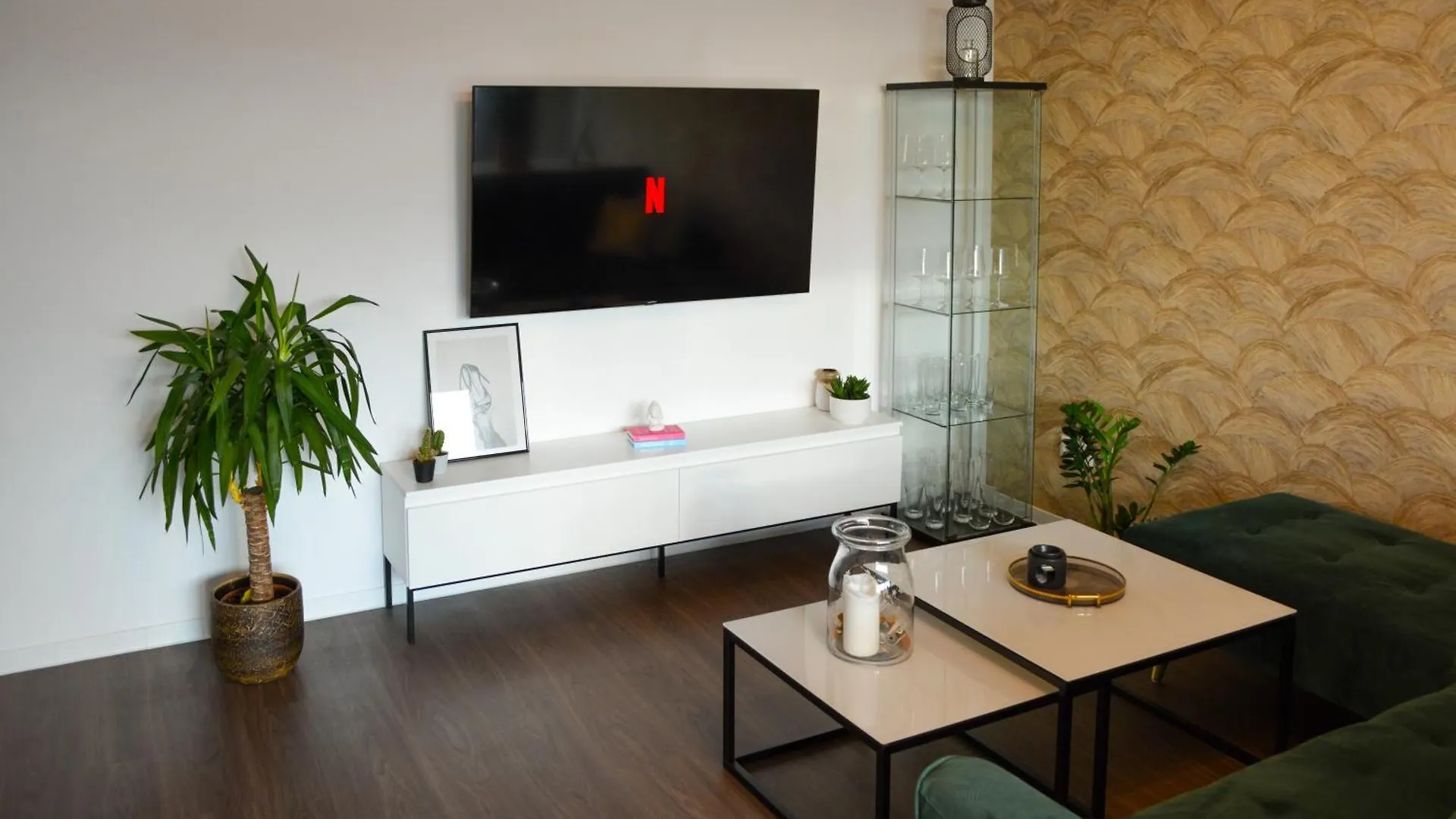 Cosy 4 Room Apartment With Free Parking, Balcony And Workspace Oberschleissheim 0*,  Germany