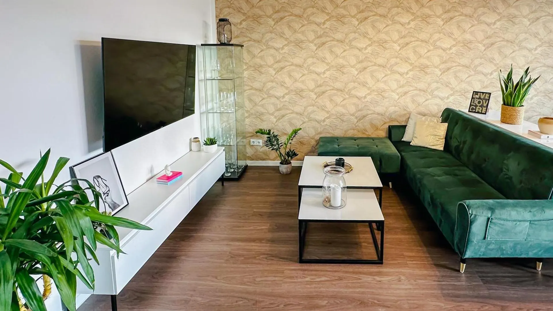Cosy 4 Room Apartment With Free Parking, Balcony And Workspace Oberschleissheim