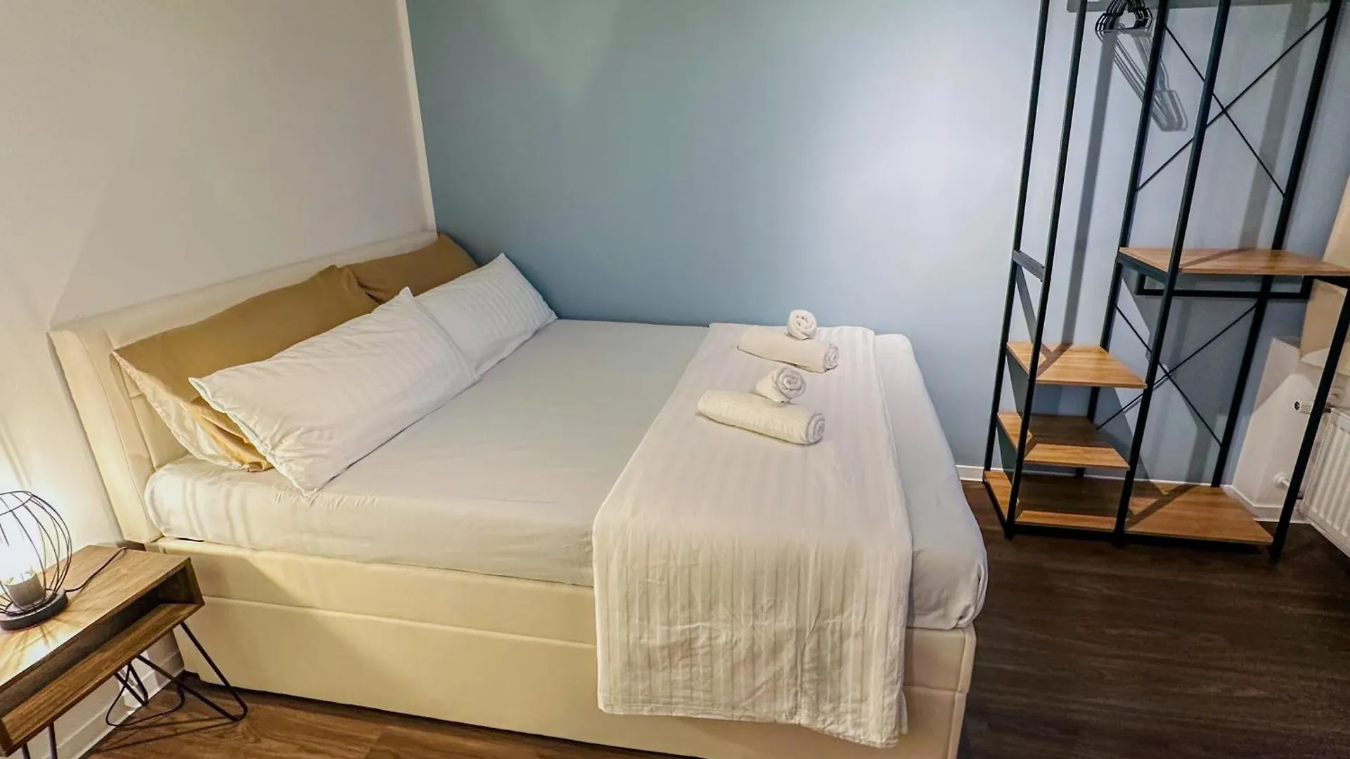 Cosy 4 Room Apartment With Free Parking, Balcony And Workspace Oberschleissheim